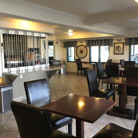 Super 8 By Wyndham High River Ab Exterior photo